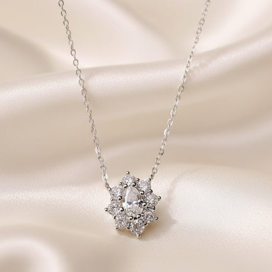 Collana Withe Flower