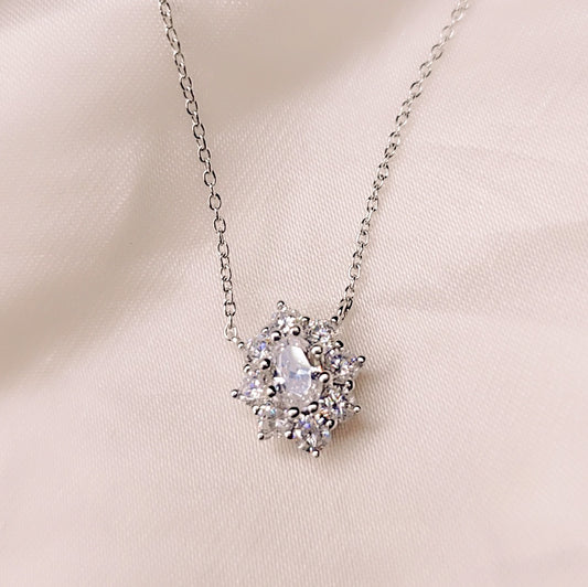 Collana Withe Flower